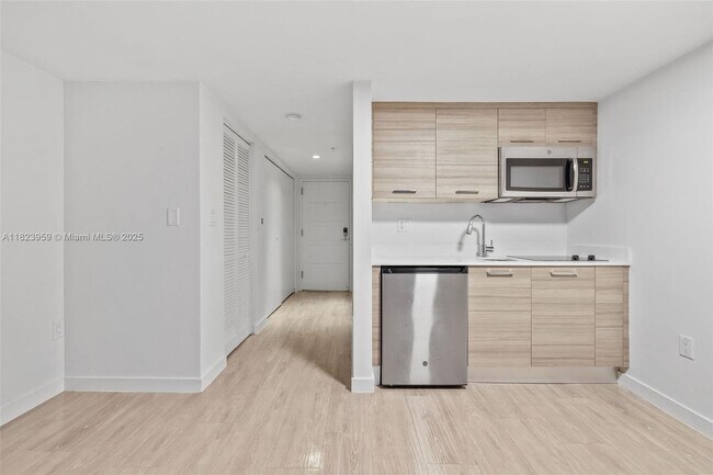 Building Photo - 1756 N Bayshore Dr