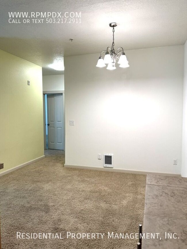 Building Photo - 11830 NW Holly Springs Ln