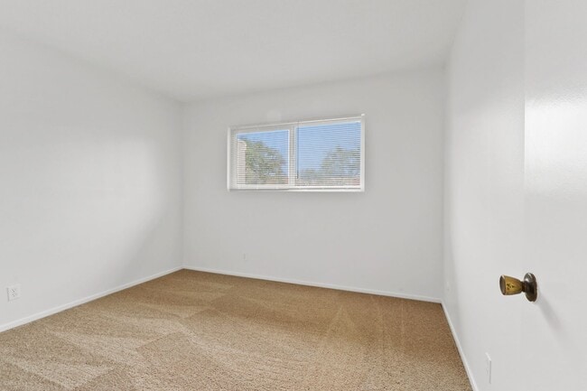 Building Photo - For Rent 3 Bed, 2.5 Bath Condo in Mesa Verde, Costa Mesa $4,195