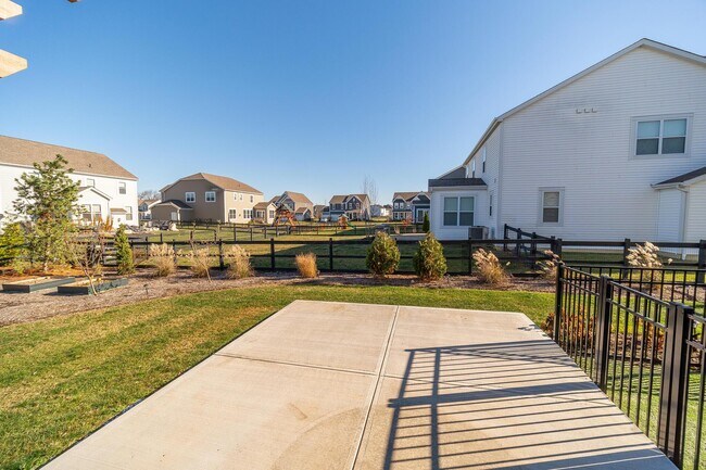 Building Photo - 4032 Stonehill Wy