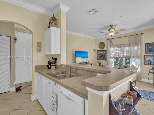 Building Photo - 5035 Fairways Cir