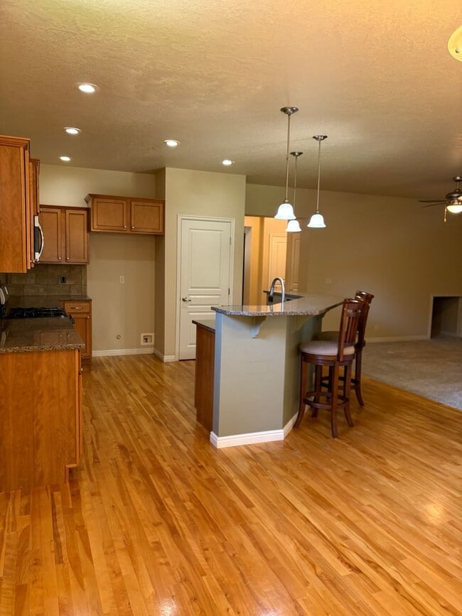 Building Photo - "Luxury Living: Stunning home with marble counter tops & Fireplace!"