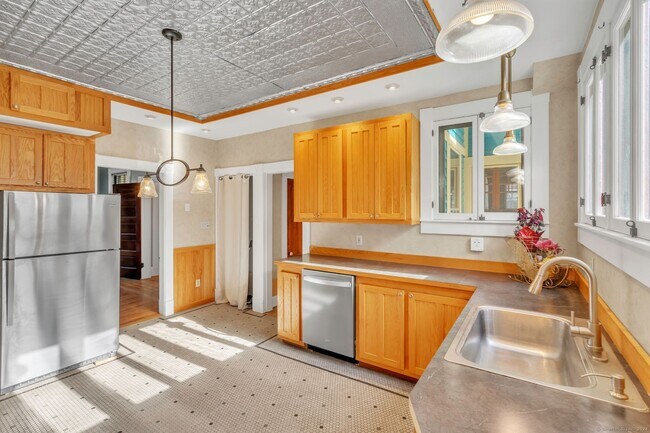 Building Photo - 46 Highland Terrace