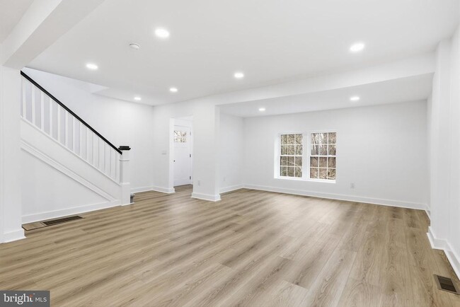 Building Photo - 7803 Monroe Ave