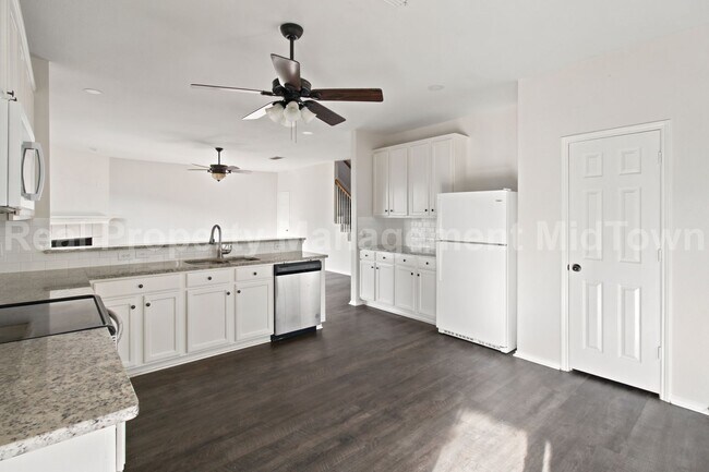 Building Photo - 12620 Summerwood Dr