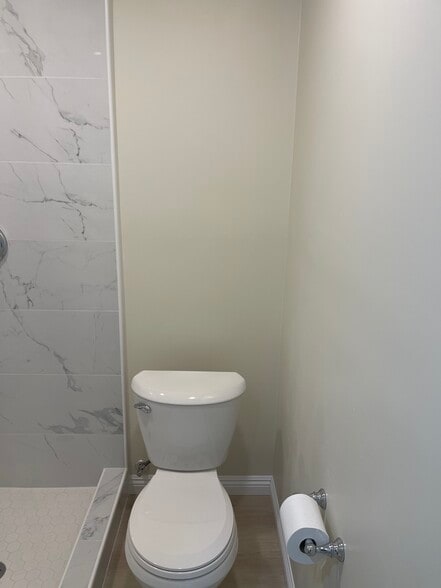 Building Photo - 7860 Port Royale Dr