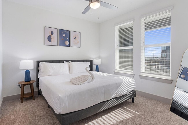 Building Photo - 12100 1/2 Ferrystone Glen Dr