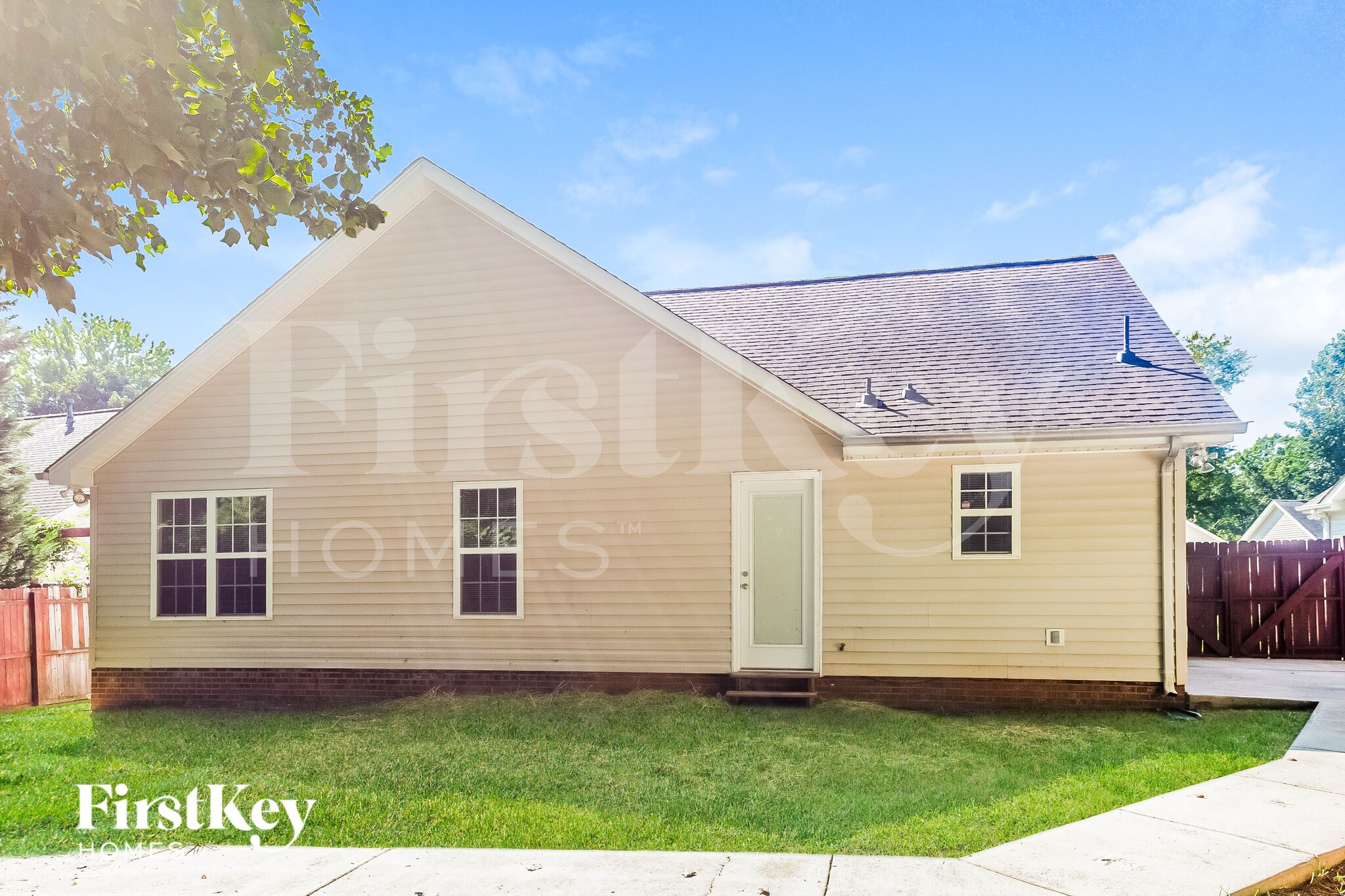 Building Photo - 6115 Country Walk Dr