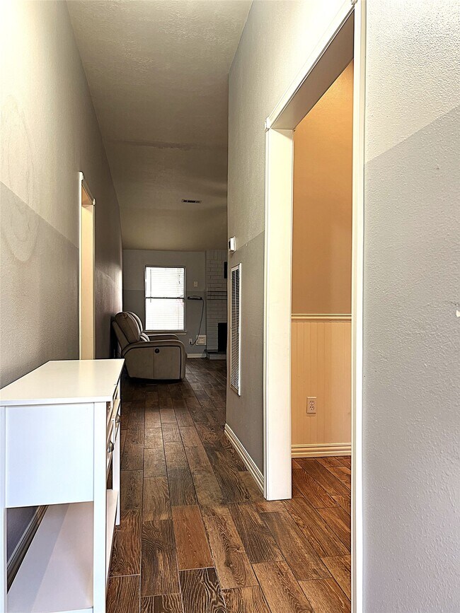 Building Photo - 3027 Sandpiper St