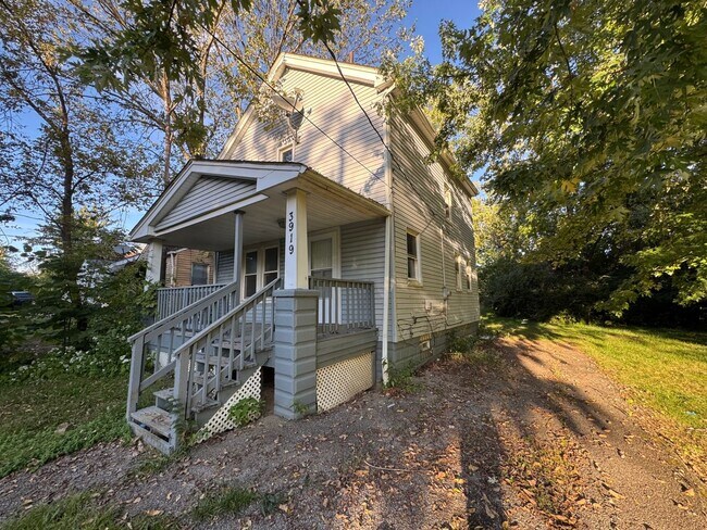 Primary Photo - Charming 3-Bedroom Single Family Home Now ...