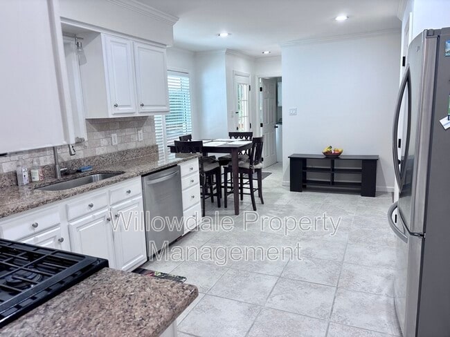 Building Photo - 305 Silvercliff Trail