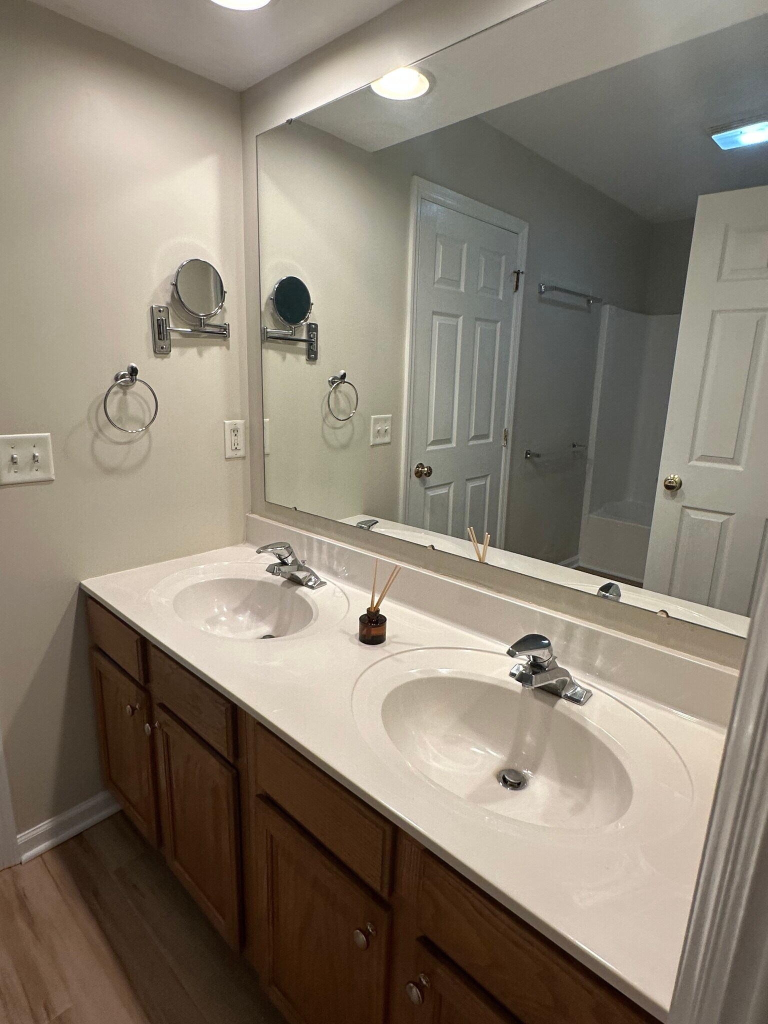 Building Photo - 20 Woodmyre Lane