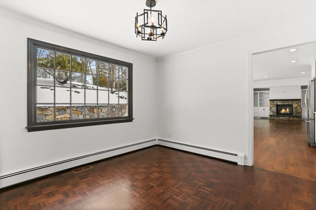 Building Photo - 11 Partrick Ln