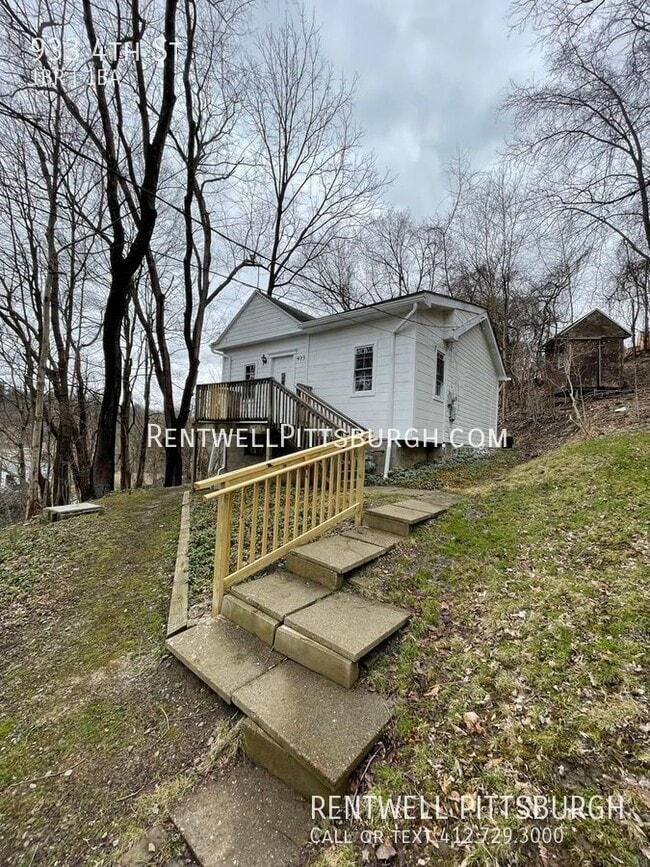 Building Photo - 933 4th St
