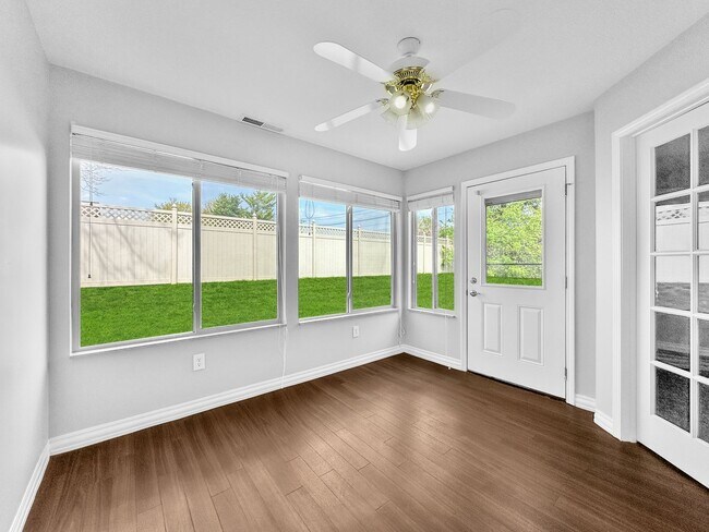 Building Photo - Beautiful 2BR 2BA Home w/ Sunroom • Full Kitchen Suite • Attached Garage in Columbus