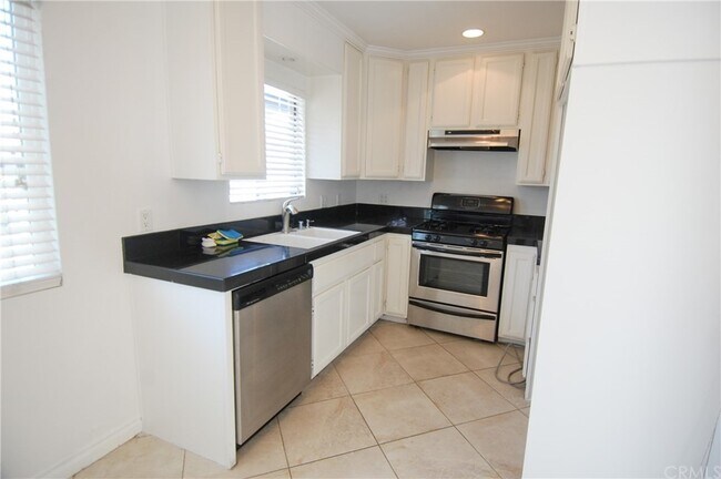 Building Photo - 166 Avenida Miramar