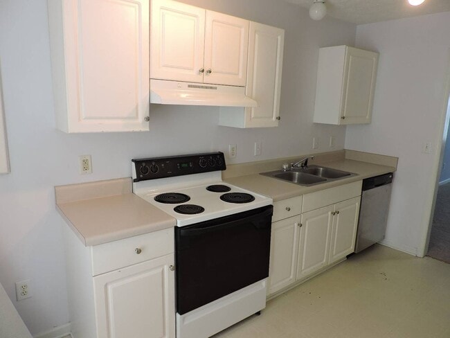 Building Photo - Location, Location, Location!!