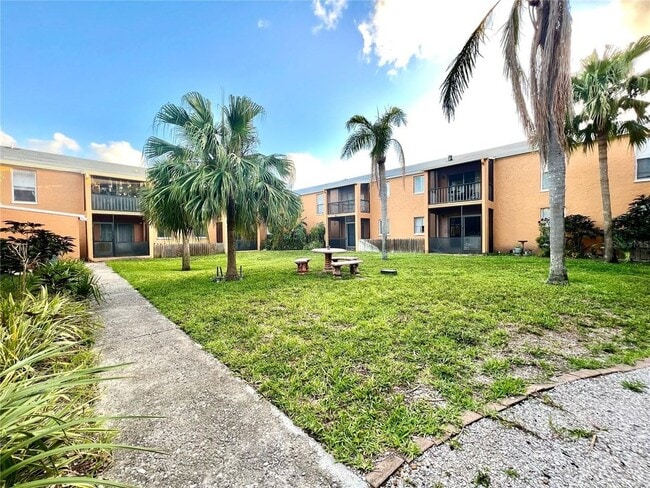 Building Photo - 12650 Kenwood Ln