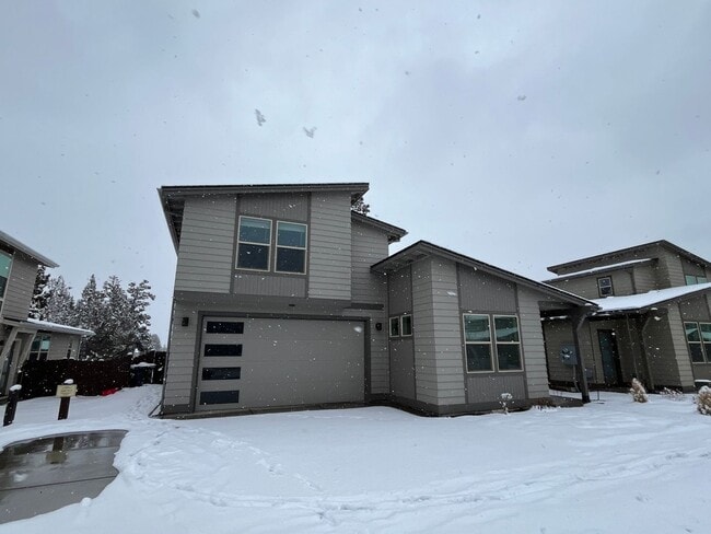 Building Photo - Newer 3 Bed/2 Bath Construction on Bend's Eastside - Cessna Drive