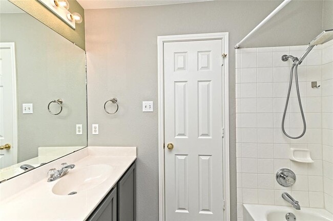 Building Photo - 1227 Cardigan St