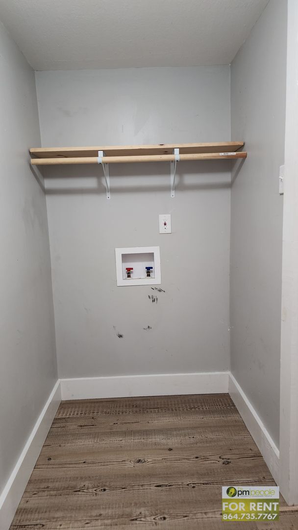 Building Photo - Remodeled 3/2 ready for new tenants.