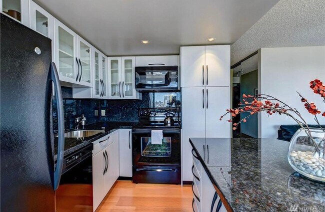 Kitchen - 2201 3rd Ave