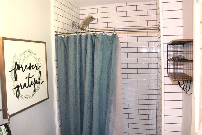 Building Photo - 4495 Kent Rd