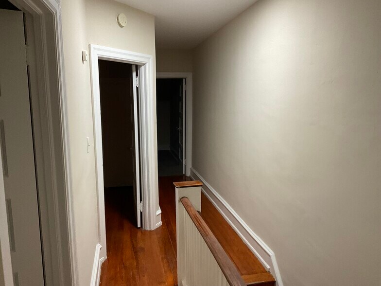 Building Photo - 1542 S 55th St