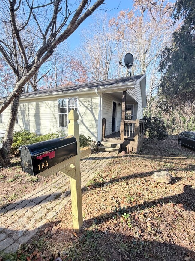 Building Photo - West Asheville 3 Bed, 2 Bath Home For Rent