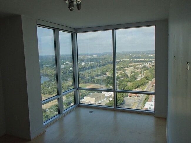 Building Photo - 1 Bedroom 1 Bath: Austin Condo