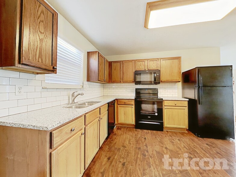 Building Photo - 9607 Kennebec Way