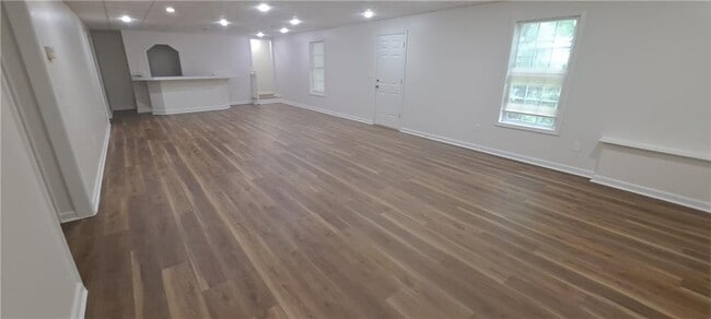 Building Photo - 1050 Hillary Ln