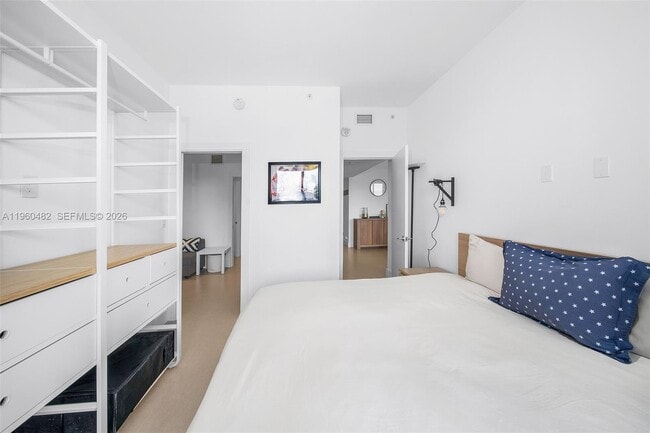 Building Photo - 201 Crandon Blvd