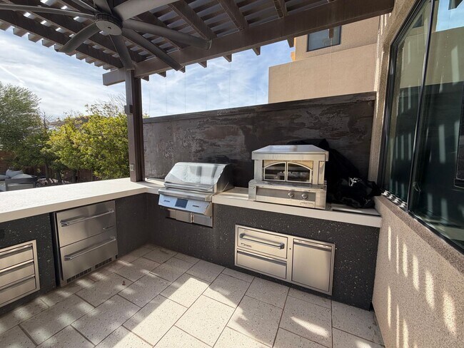 Building Photo - 4 Bed, 4.5 Bath Summerlin Home in The Ridges with Resort-Style Backyard