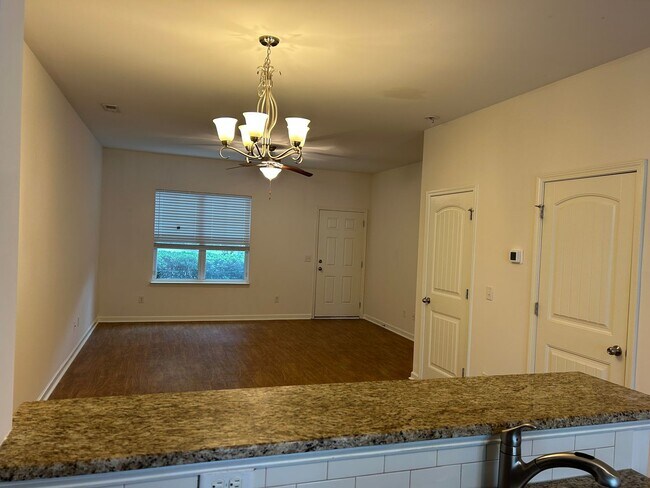 Building Photo - 208 Jordan Ln