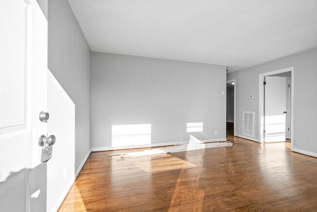 Building Photo - 113 Tandy Dr