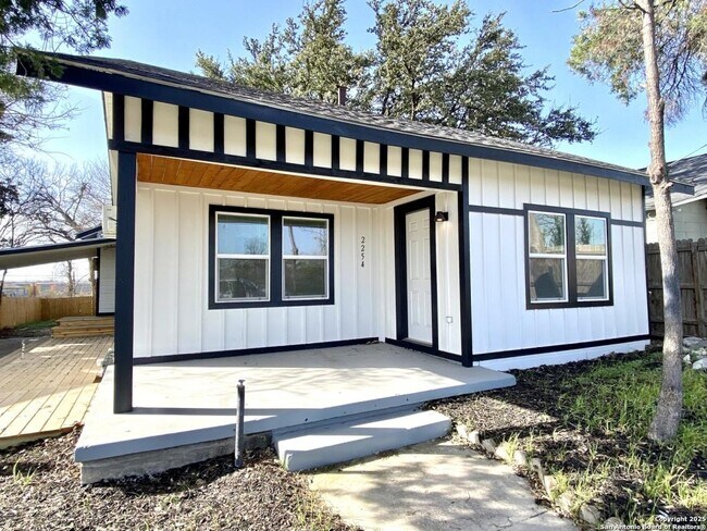 Primary Photo - 2254 I-35