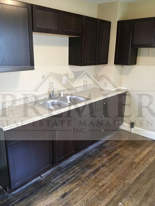 Building Photo - 5618 Forest Ave