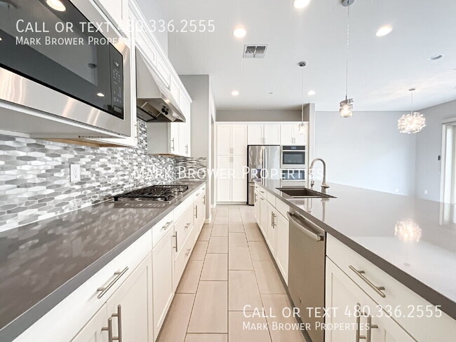 Building Photo - 7472 E Paraiso Dr