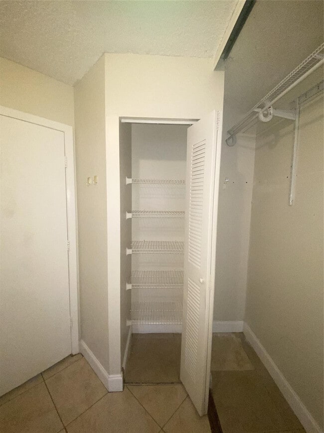 Building Photo - 9926 Watermill Cir