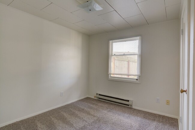 Building Photo - Single Family 2 bedroom 1 Bath Home