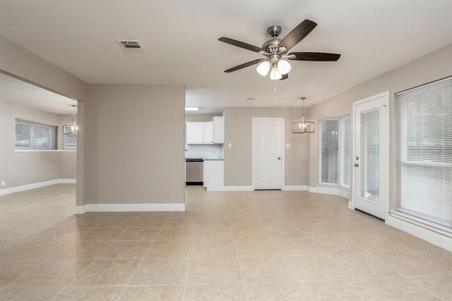 Building Photo - 24326 Pine Canyon Dr