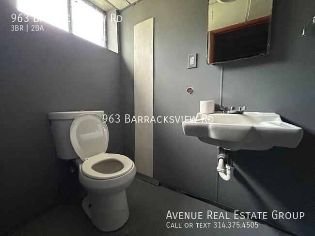 Building Photo - 963 Barracksview Rd