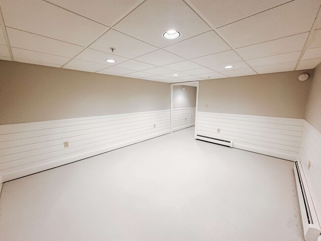Building Photo - 10 Herrick Rd