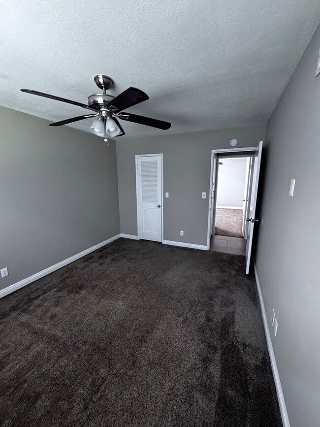 Building Photo - Beautiful 4 bed 2 baths house in a great a...