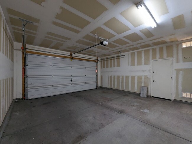 Building Photo - 1253 N 166th Ave
