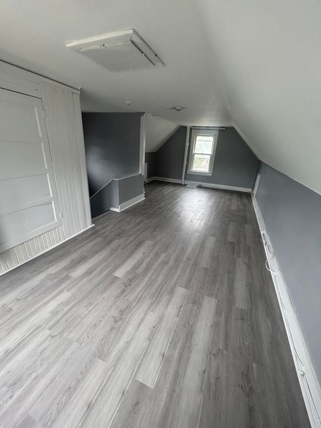 Building Photo - SECTION 8 READY!!