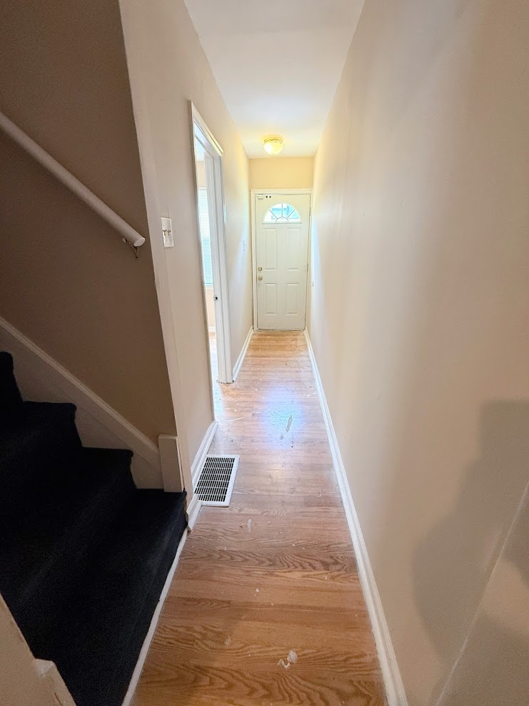 Entryway - 3621 Wallace St