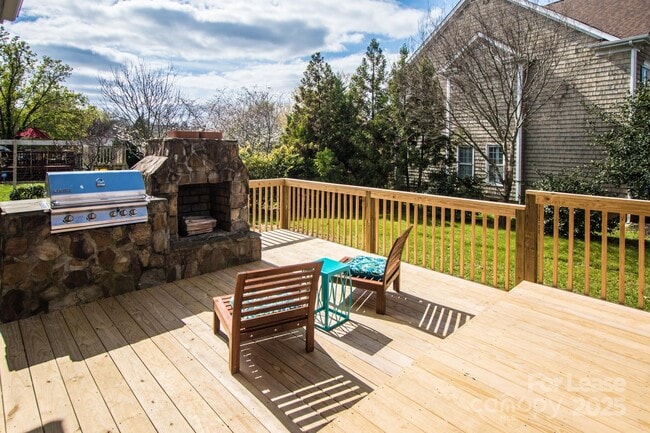Building Photo - 10400 Orchid Hill Ln