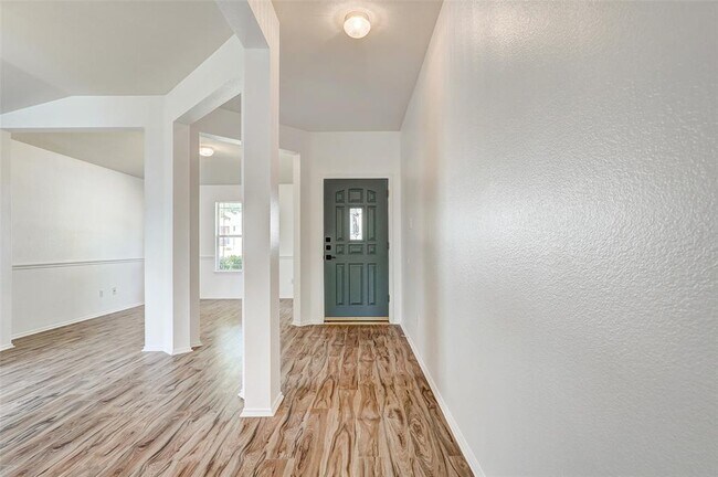 Building Photo - 1305 4 Cabin Ct